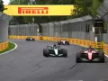 Coches de F1 compiten en una pista, con el logo de Pirelli al fondo. ¡Noticias de F1!