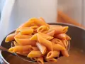 Makaron z soczewicy, pomarańczowy i pyszny, kontra pszenny. Wybór należy do Ciebie!