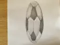 Un dessin au crayon d'une forme ovale facettée, un trompe l'oeil qui donne l'illusion d'une pierre précieuse.