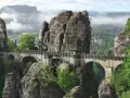 Kamienny most Bastei w Saksońskiej Szwajcarii, gdzie można poczuć się jak w egzotycznych miejscach w Polsce.