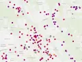 Mapa Warszawy z zaznaczonymi punktami o różnym natężeniu smogu.