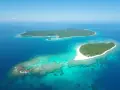 Rajskie wyspy z bujną zielenią i turkusową wodą, otoczone rafą koralową. Czy to właśnie tak wygląda Zanzibar?