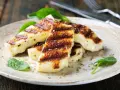 Jak zrobić ser halloumi na grillu, aby był idealnie chrupiący i smaczny