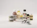 Tubes de peinture à l'huile Sennelier et Talens, ainsi que divers médiums pour un tuto peinture à l'huile.