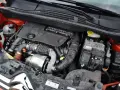 Silnik HDI w samochodzie. Co to znaczy? To serce pojazdu, pełne przewodów i mechanizmów.