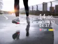 Biegacz pokonuje dystans 14 km w deszczu, monitorując swoje parametry. Czy zbliża się do progu mleczanowego?