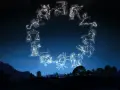 Konstelacje zodiaku na nocnym niebie. Panna, która jest obok Wagi, często szuka harmonii. Jaki znak zodiaku pasuje do Panny?