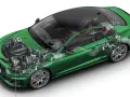 Przekrój zielonego Audi z widocznym silnikiem, elementami układu hybrydowego 48V i podzespołami.
