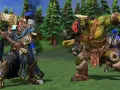 Rycerz z młotem i zielonoskóry ork szykują się do walki. Czyżby szukali kodów do Warcraft 3?