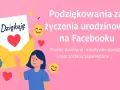 Podziękowania za życzenia urodzinowe na Facebooku. Uśmiechnięta dziewczyna z kopertą i sercem.