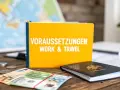 Ein Buch mit dem Titel "Voraussetzungen Work & Travel" liegt neben einem Reisepass, Geld und Münzen. Perfekt für die Planung nach dem Studium!