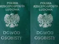 Dwa zielone okładki dowodów osobistych PRL z orłem. Bezterminowy dowód osobisty, dokument tożsamości.