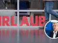 Große rote Buchstaben "URLAUB" spiegeln sich auf dem Boden. Ein Mann im Anzug spricht. Darf der Arbeitgeber Urlaub streichen?