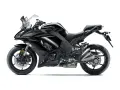 Czarny motocykl Kawasaki Z1000SX. Poznaj jego dane techniczne i poczuj moc na drodze.