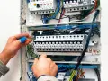 Gdzie skrzynka elektryczna w domu? Wybierz bezpieczne miejsce!