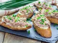 Thunfisch-Sandwiches mit Schnittlauch, ideal für eine leichte Mahlzeit, auch in der Schwangerschaft.