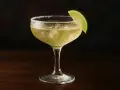 En svalkande margarita med saltkant och lime, perfekt för ett somrigt margarita recept.