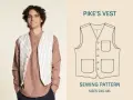 Un homme souriant porte un gilet sans manche rayé. À côté, le patron de ce gilet, disponible gratuitement pour toutes les tailles.
