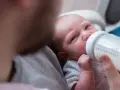 Jak temperatura mleka dla niemowlaka wpływa na komfort karmienia?