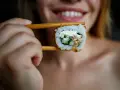 Bezpieczne sushi w ciąży: Co jeść, by nie ryzykować zdrowia dziecka?