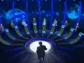 Dziesięciu uczestników czeka na swoją kolej w teleturnieju. Czy to już ten moment, o której godzinie?