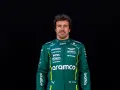 Fernando Alonso, piloto español de Aston Martin, luce su mono de competición.