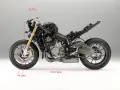 Szczegółowy widok motocykla BMW z zaznaczonymi wymiarami i kątami, ukazujący jego geometrię.