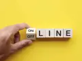 Ein Finger dreht einen Würfel von "OFF" auf "ON", um das **website umziehen** zu symbolisieren. Die Buchstaben "LINE" vervollständigen das Wort "ONLINE".