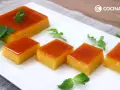 Delicioso tocino de cielo en porciones, decorado con hojas de menta fresca sobre un plato blanco.