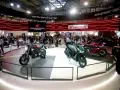 Motociclette Honda in esposizione alla fiera moto Milano. Un'area dedicata all'avventura e alle supersportive.
