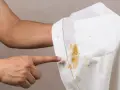 Skuteczne sposoby na usunięcie tłustej plamy z bluzy bez wysiłku
