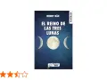Resumen de "El reino de las tres lunas": una portada de libro de fantasía con tres lunas en un cielo estrellado.
