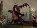 Smok z Dragon Age Origins poradnik walczy z łuczniczką i magiem w lesie.
