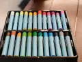 Caja de pasteles de colores vibrantes, listos para usar en cualquier tecnica pastel.