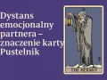 Karta Tarota Pustelnik (The Hermit) symbolizuje dystans emocjonalny partnera, potrzebę introspekcji i poszukiwania wewnętrznego światła.