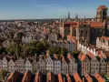 Widok na Gdańsk z dominującą Bazyliką Mariacką. Ciekawostki o tym zabytku i urokliwych kamieniczkach.