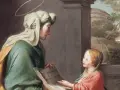 Święta Hanna z córką czytają księgę. Dziecko z zaciekawieniem słucha słów matki, a nad ich głowami unoszą się aureole.