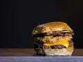 Jak zrobić burgera drwala - prosty przepis na pysznego burgera