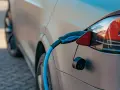 Samochód elektryczny czy warto? Odkryj prawdziwe koszty i oszczędności