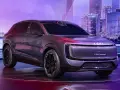 Futurystyczny suv Audi E SUV concept prezentowany na tle miejskiej panoramy.