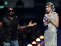 Kanye West przerywa przemówienie Taylor Swift na gali MTV.