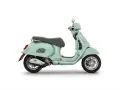Miętowa Vespa GTS 300. Poznaj jej dane techniczne i poczuj wolność na drodze.