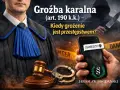 Odszkodowanie za groźby karalne. Sądowy młotek, kajdanki i telefon z groźną wiadomością symbolizują przestępstwo i potrzebę pomocy prawnej.