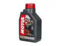 Olej Motul 2T – wybierz najlepszy olej dla swojego silnika 2-suwowego