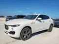 Biały Maserati Levante GT na placu. Sprawdź aktualną maserati levante cena i dostępność.