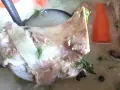 Co ugotować na kościach ze schabu? Pyszne zupy, które zachwycą