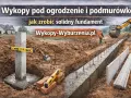 Solidny fundament pod ogrodzenie w trakcie budowy. Betonowy słup z poziomicą, łopata i koparka w tle.