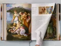 Obras de arte de Rafael Sanzio, como "El hallazgo de Moisés", en un libro abierto.