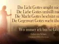 Silhouette einer Person mit Stab im Sonnenlicht. Text: "Das Licht Gottes umgibt mich. Die Liebe Gottes umhüllt mich. Die Macht Gottes beschützt mich. Die Gegenwart Gottes wacht über mir. Wo immer ich bin ist Gott." Kraftvolle Gebete.