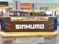 Mostrador de cigarrillos electrónicos "SINHUMO" con un **bombo supra reserve** de líquidos.